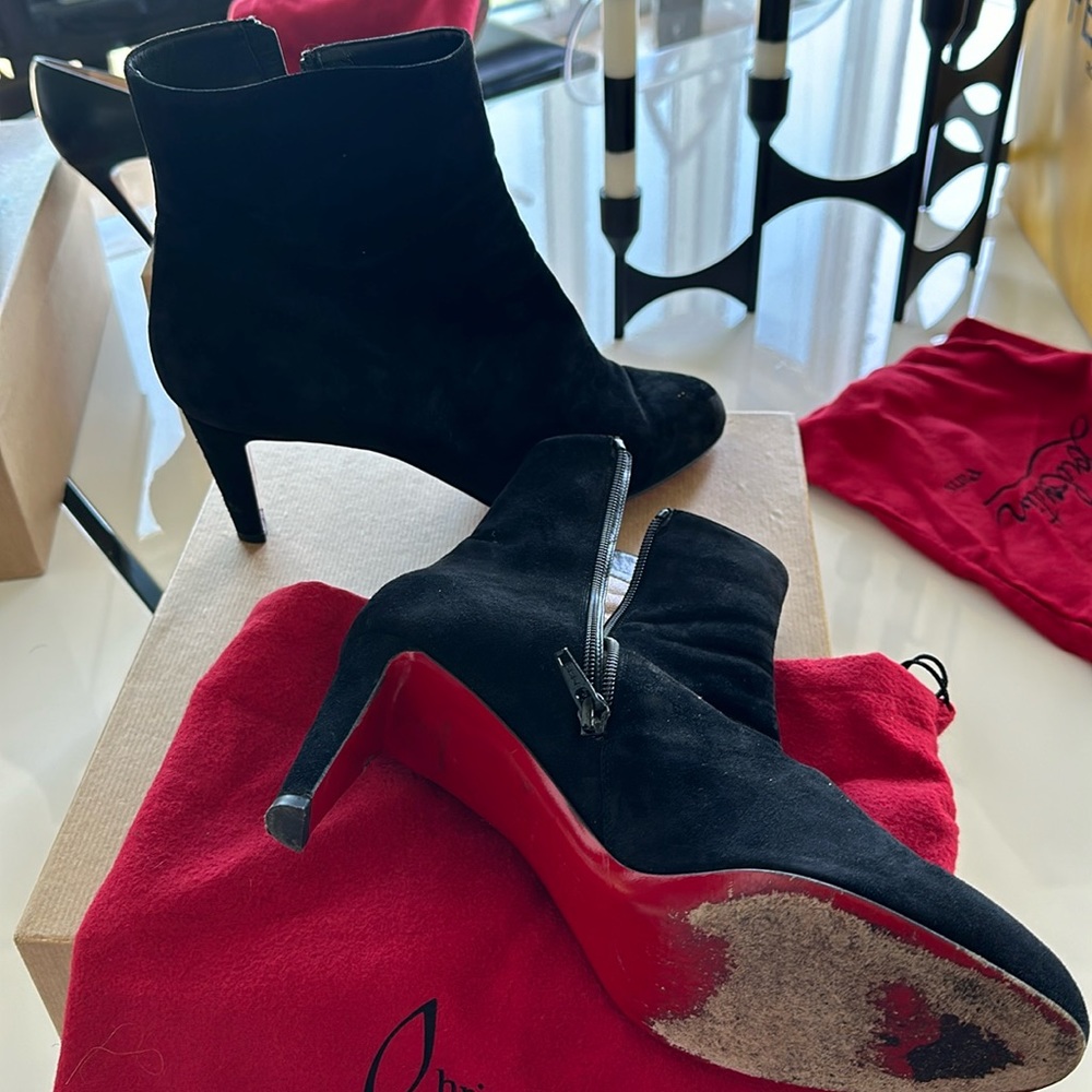 Very comfortable suede boots Christian loubiton